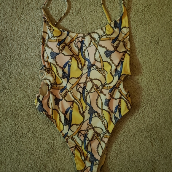 High-thigh one-piece bathingsuit - Picture 1 of 2